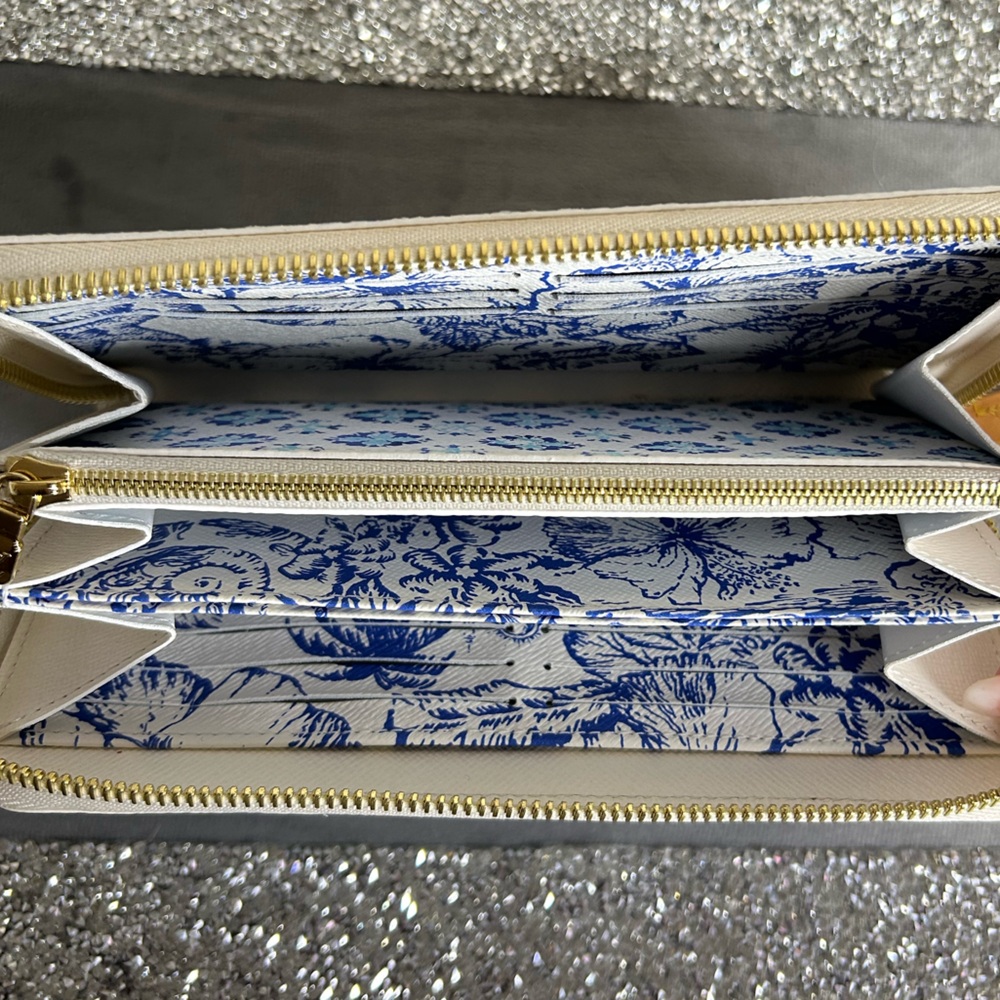 Louis Vuitton By The Pool On The Go MM Tote and Zippy Wallet Lagoon Blue Set - Picture 13 of 16